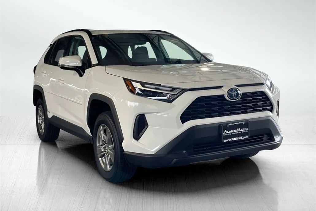 2024 Toyota RAV4 Hybrid LE photo 1