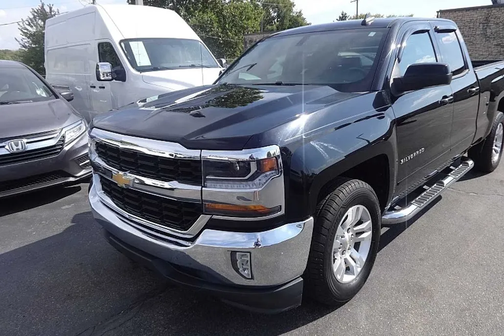 2019 Chevrolet Silverado 1500 LT photo 1