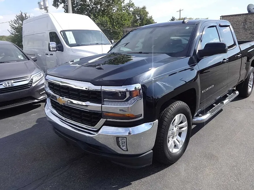 2019 Chevrolet Silverado 1500 LT photo 1