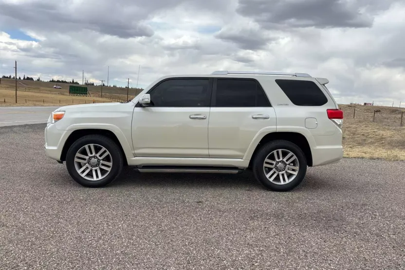 2010 Toyota 4Runner Limited photo 1