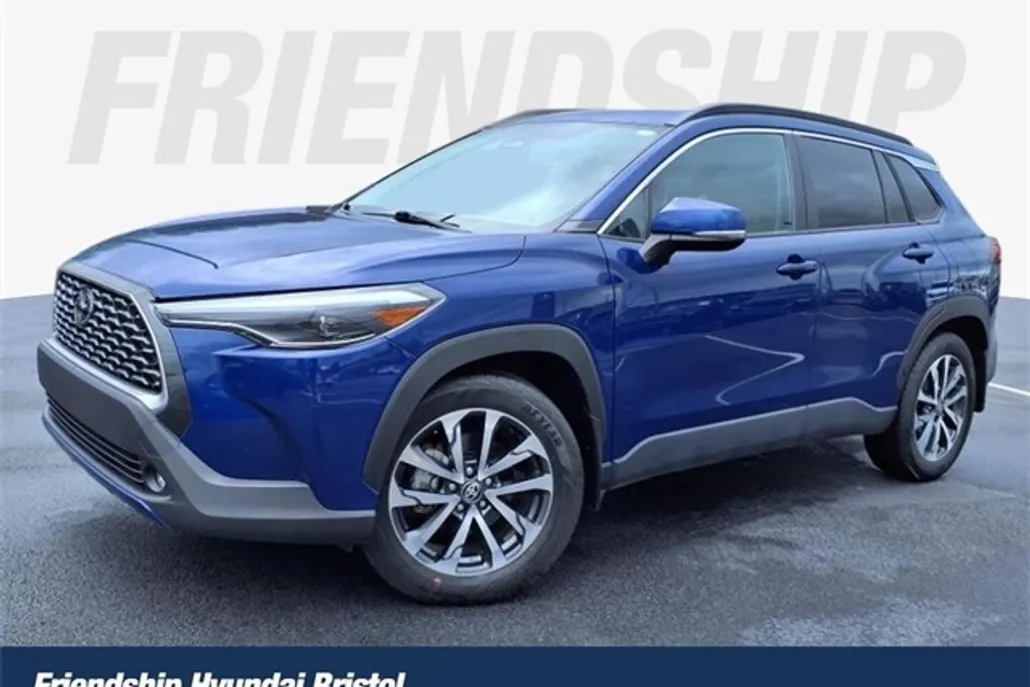 2023 Toyota Corolla Cross XLE photo 1