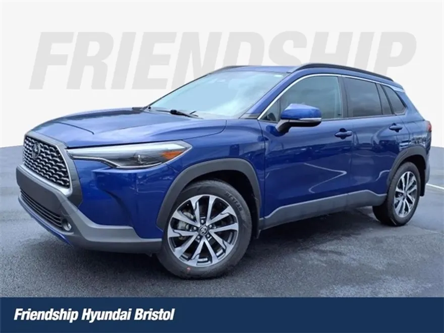 2023 Toyota Corolla Cross XLE photo 1