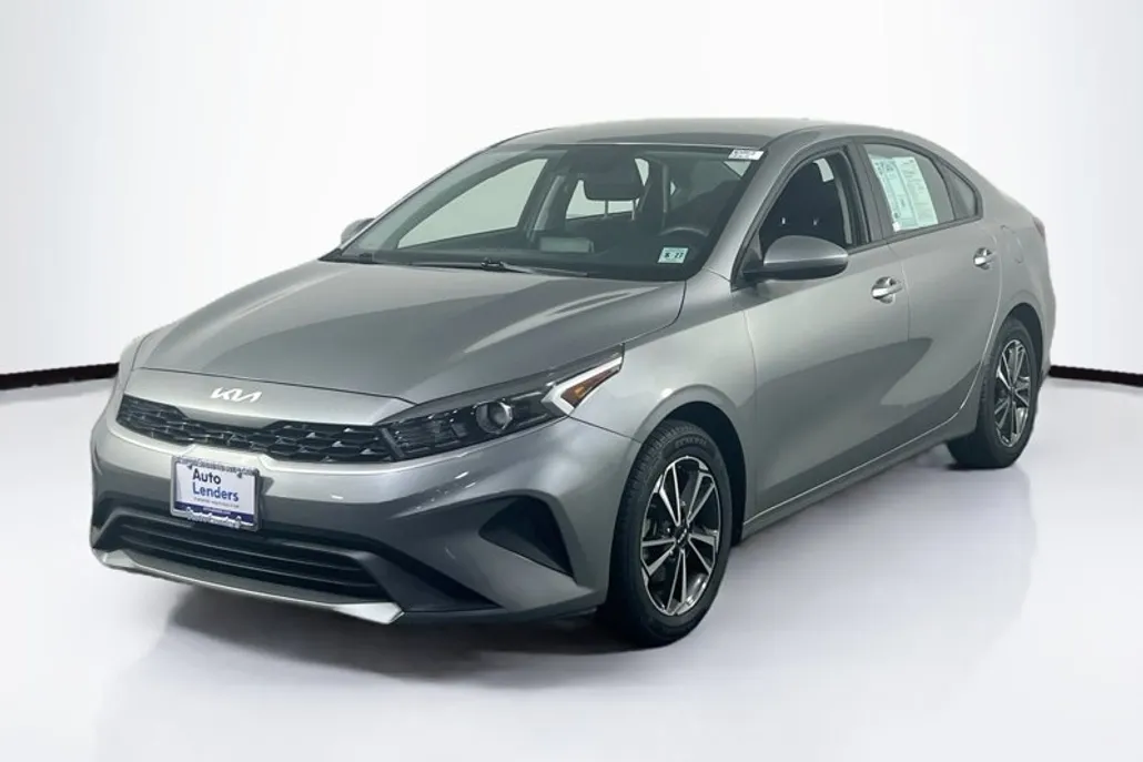 2022 Kia Forte LXS photo 1