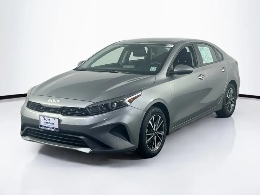 2022 Kia Forte LXS photo 1