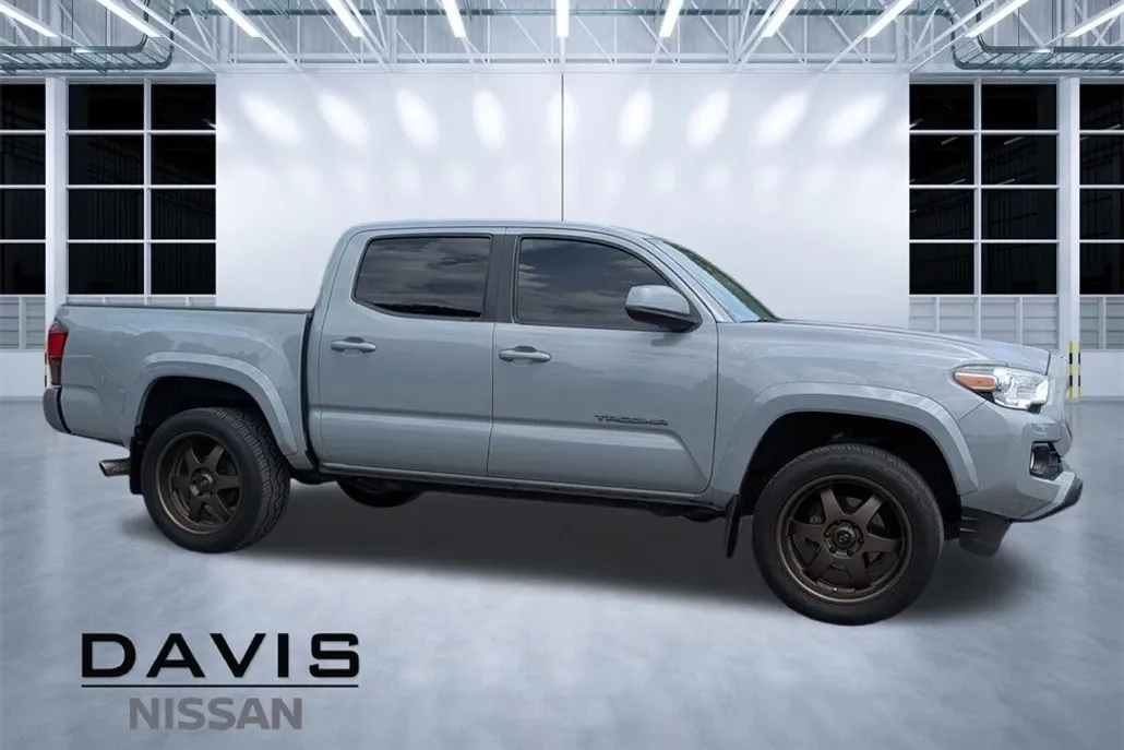 2020 Toyota Tacoma SR5 V6 photo 1
