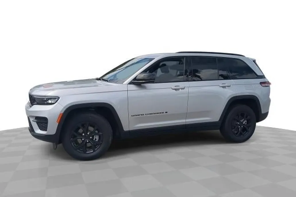2025 Jeep Grand Cherokee Altitude photo 1