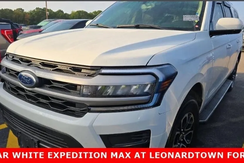 2022 Ford Expedition MAX XLT photo 1