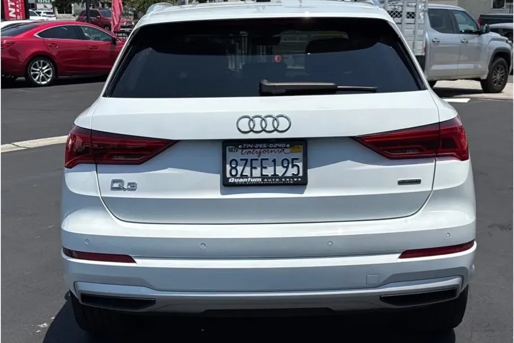 2022 Audi Q3 40 TFSI Premium photo 1