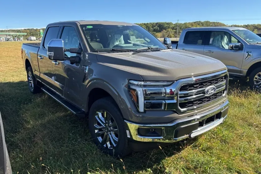 2025 Ford F-150 Lariat photo 1