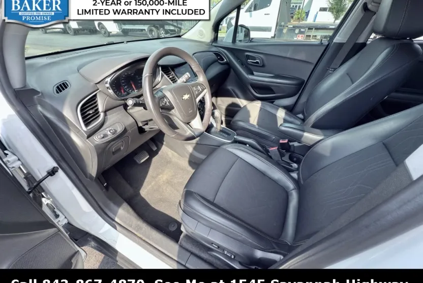 2022 Chevrolet Trax LT photo 1