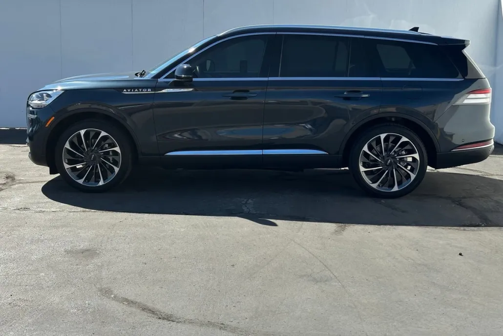 2023 Lincoln Aviator Reserve photo 1