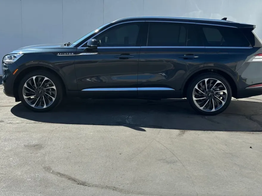 2023 Lincoln Aviator Reserve photo 1