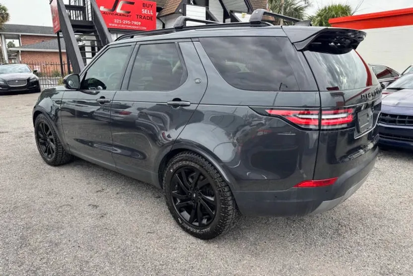 2018 Land Rover Discovery HSE photo 1