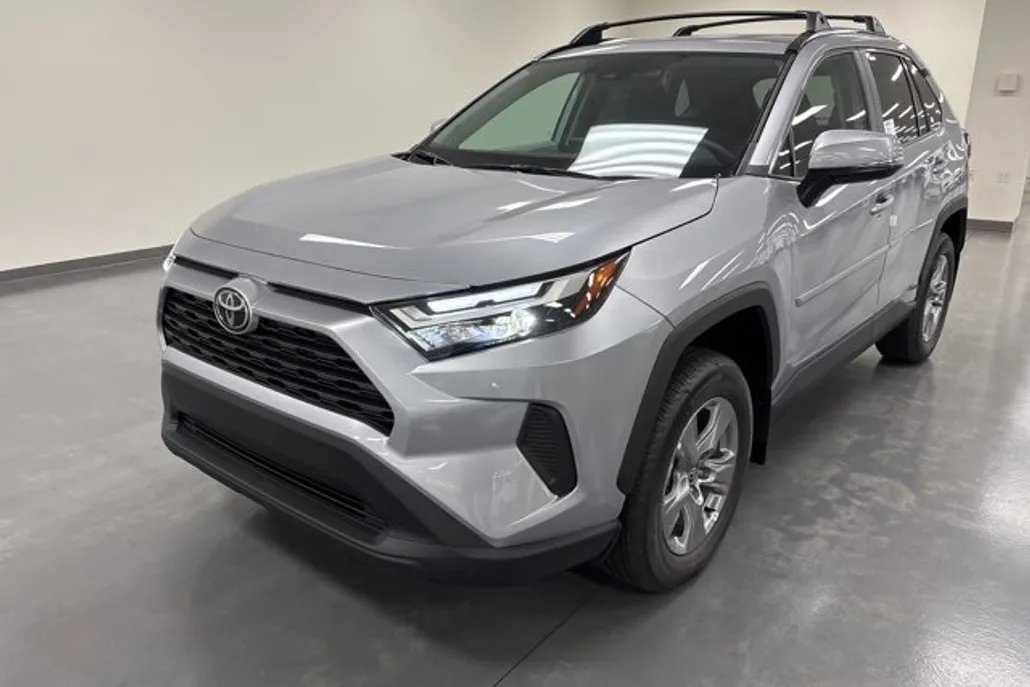 2025 Toyota RAV4 Hybrid XLE photo 1