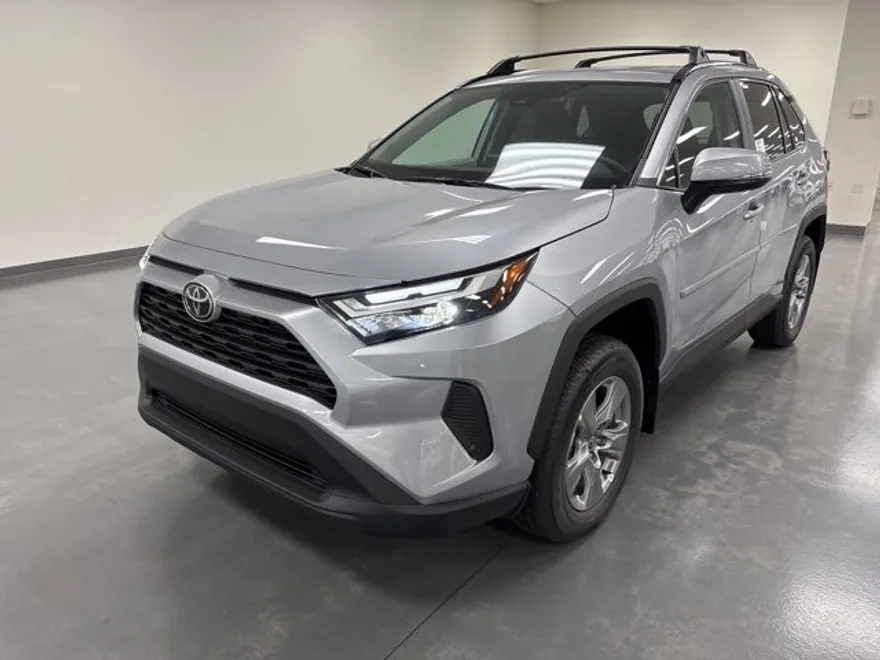2025 Toyota RAV4 Hybrid XLE photo 1