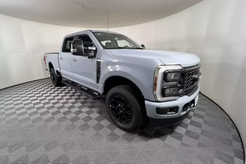 2025 Ford F-250 Lariat photo 1