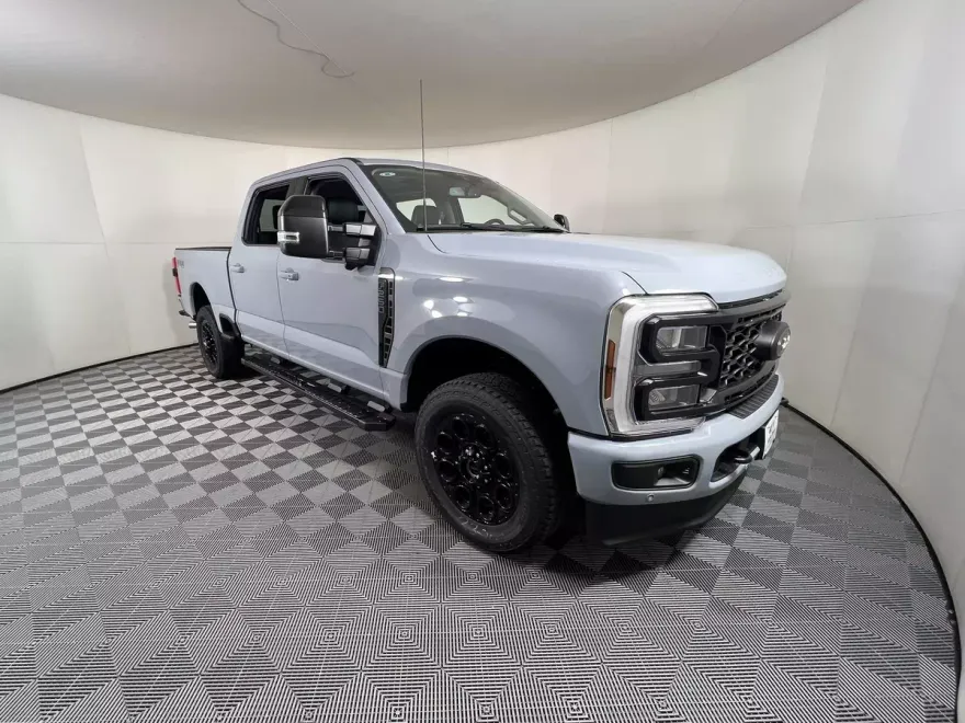 2025 Ford F-250 Lariat photo 1