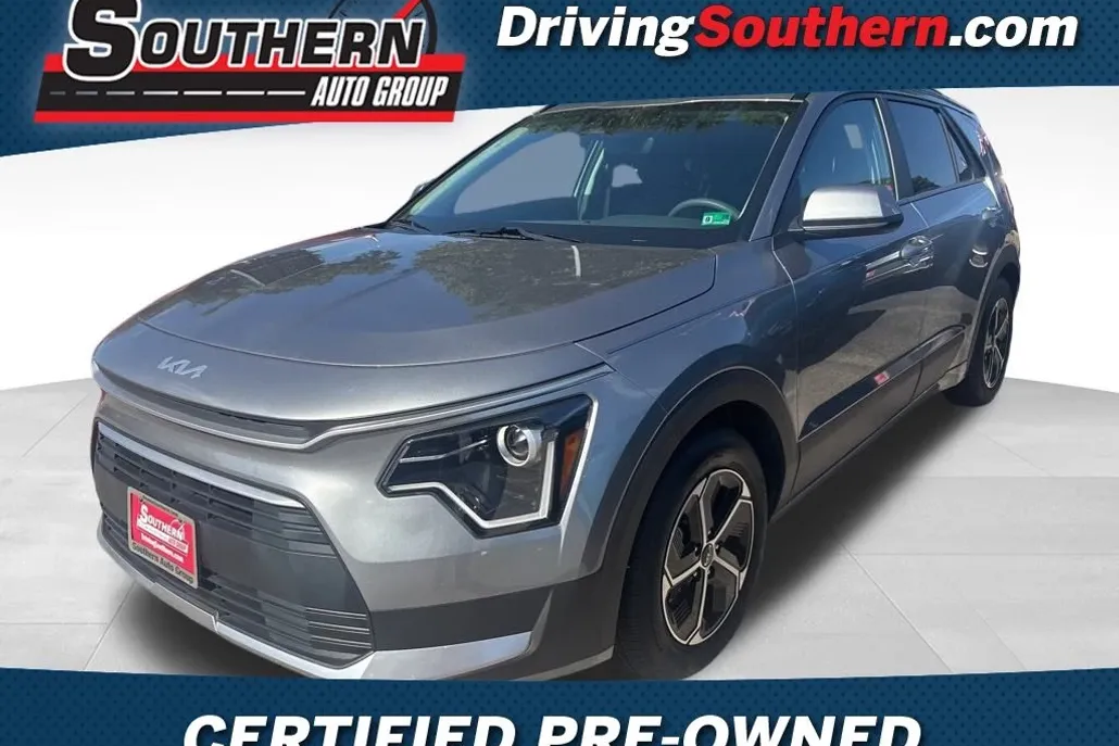 2025 Kia Niro LX photo 1