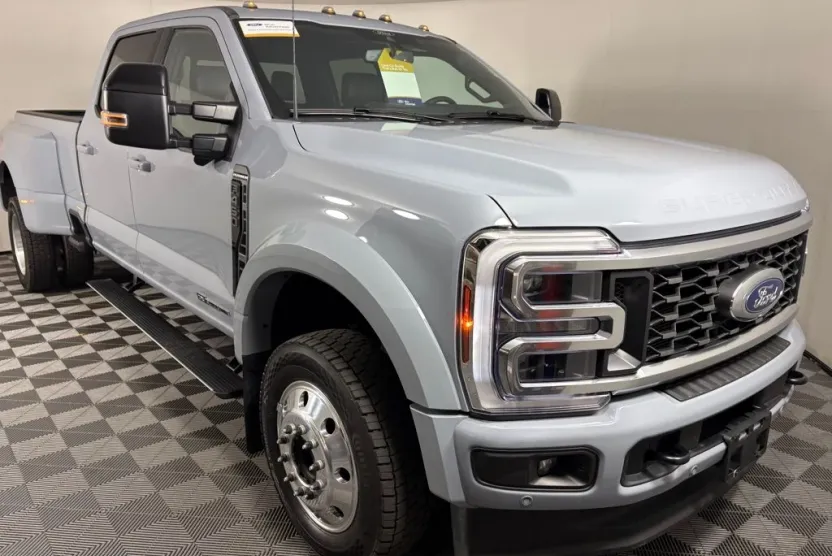 2025 Ford F-450 Platinum photo 1