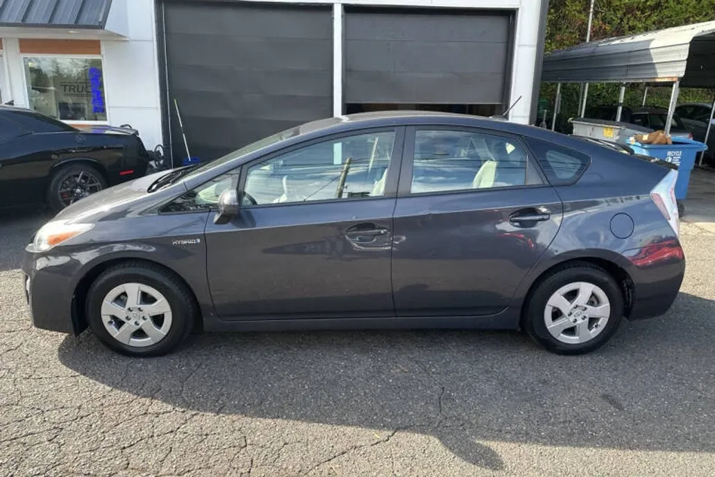 2010 Toyota Prius Two photo 1