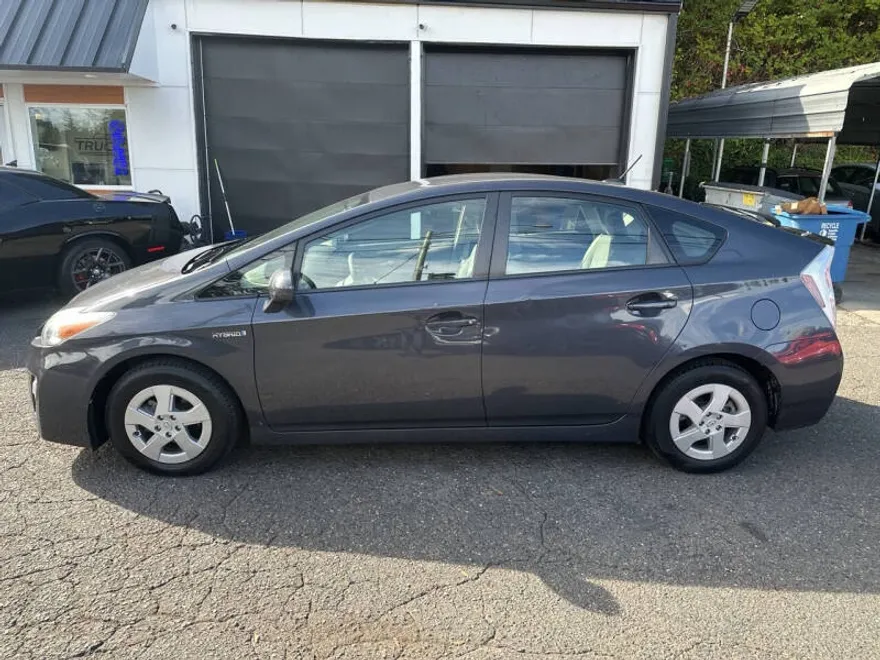 2010 Toyota Prius Two photo 1