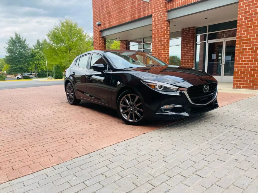 2018 Mazda Mazda3 Grand Touring Hatchback photo 1