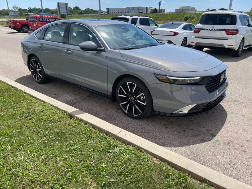 2025 Honda Accord Hybrid Touring photo 1