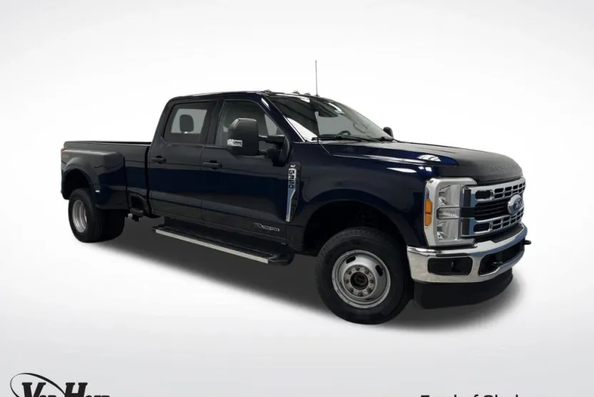 2023 Ford F-350 photo 1