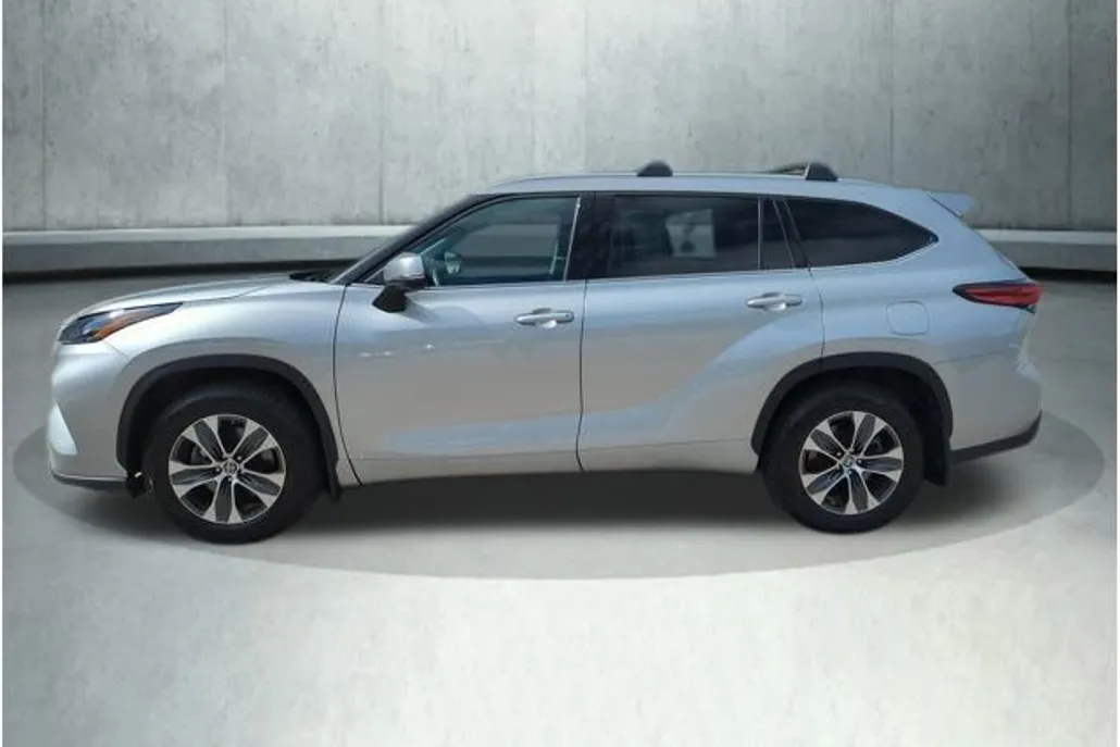 2022 Toyota Highlander Hybrid XLE photo 1