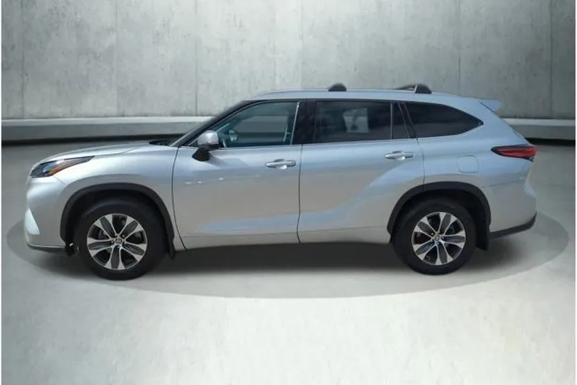 2022 Toyota Highlander Hybrid XLE photo 1