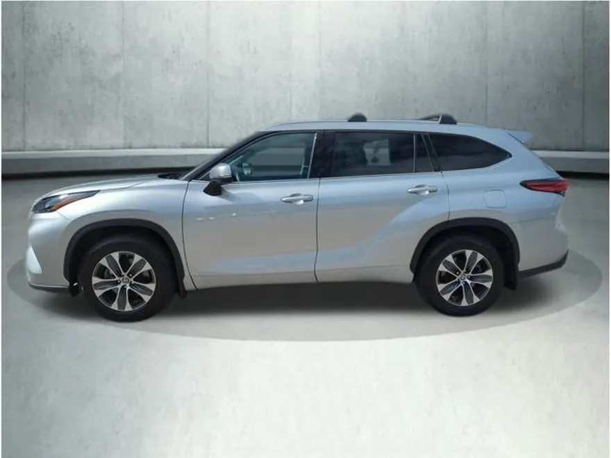 2022 Toyota Highlander Hybrid XLE photo 1