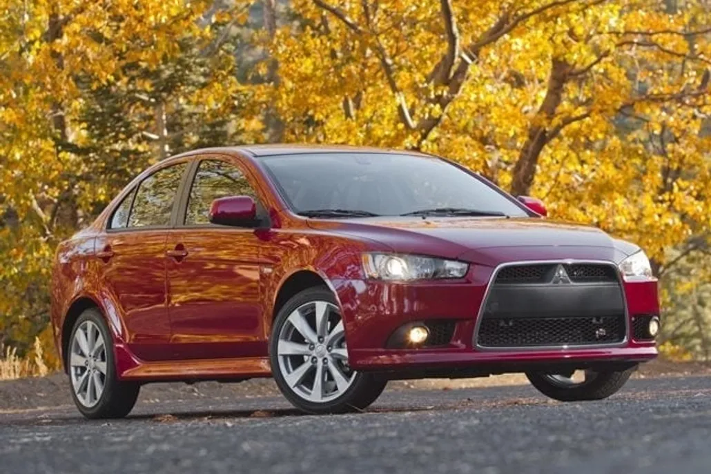2013 Mitsubishi Lancer ES photo 1