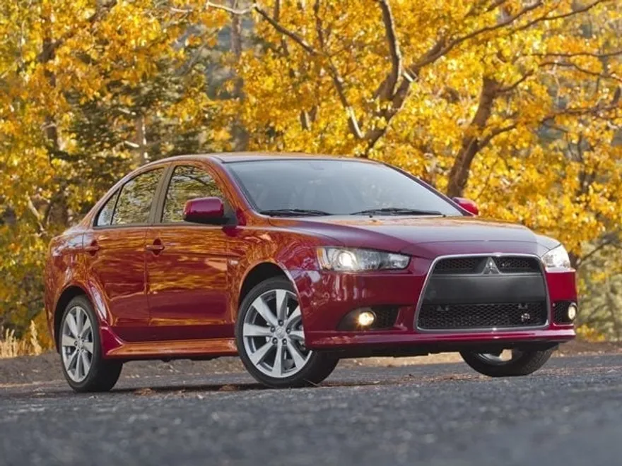 2013 Mitsubishi Lancer ES photo 1