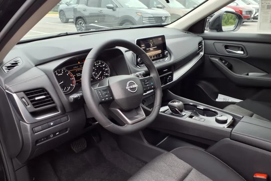 2026 Nissan Rogue SV photo 1