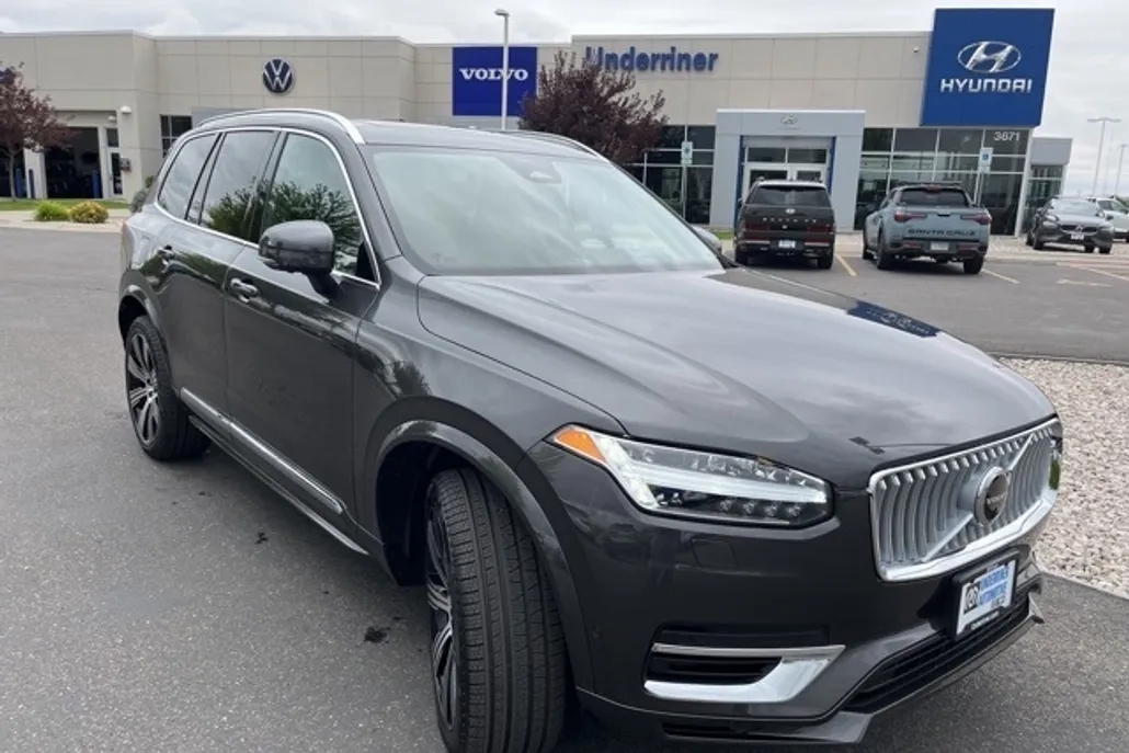 2025 Volvo XC90 T8 photo 1