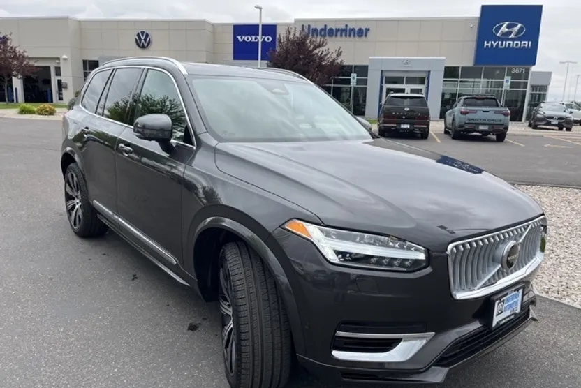 2025 Volvo XC90 T8 photo 1