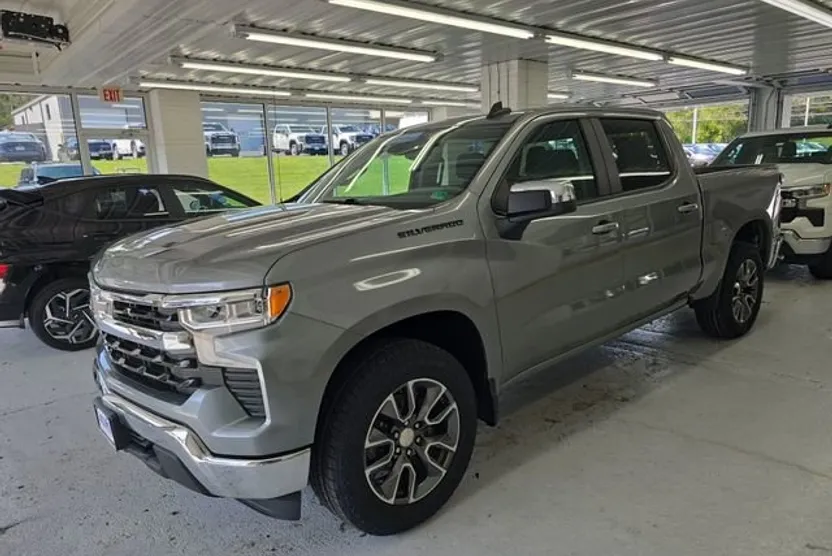 2023 Chevrolet Silverado 1500 LT photo 1