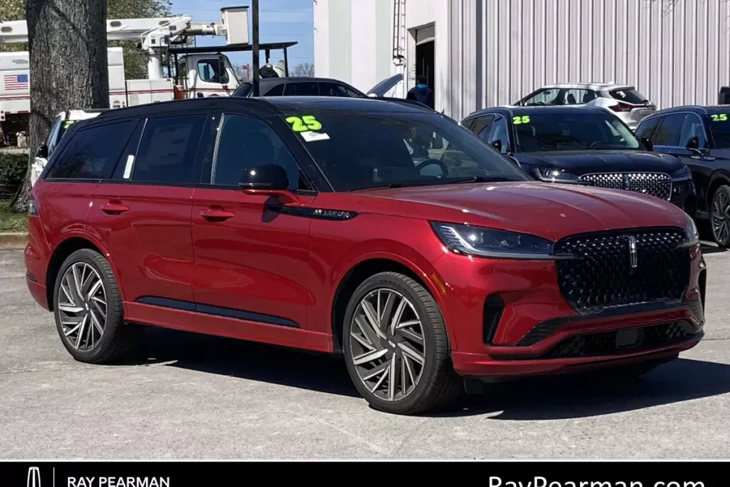 2025 Lincoln Aviator Black Label photo 1