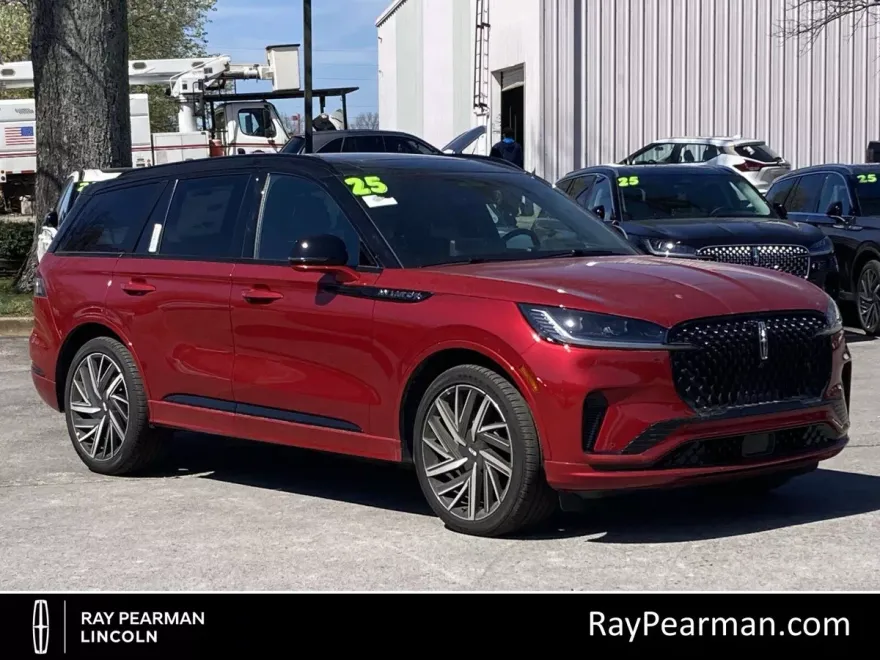 2025 Lincoln Aviator Black Label photo 1
