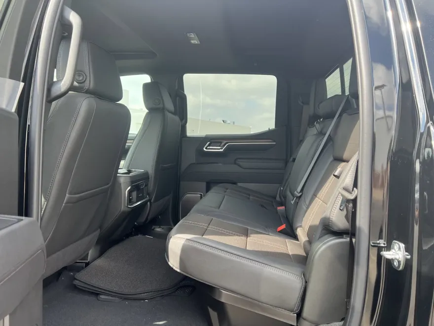 2026 Chevrolet Silverado 1500 High Country photo 1