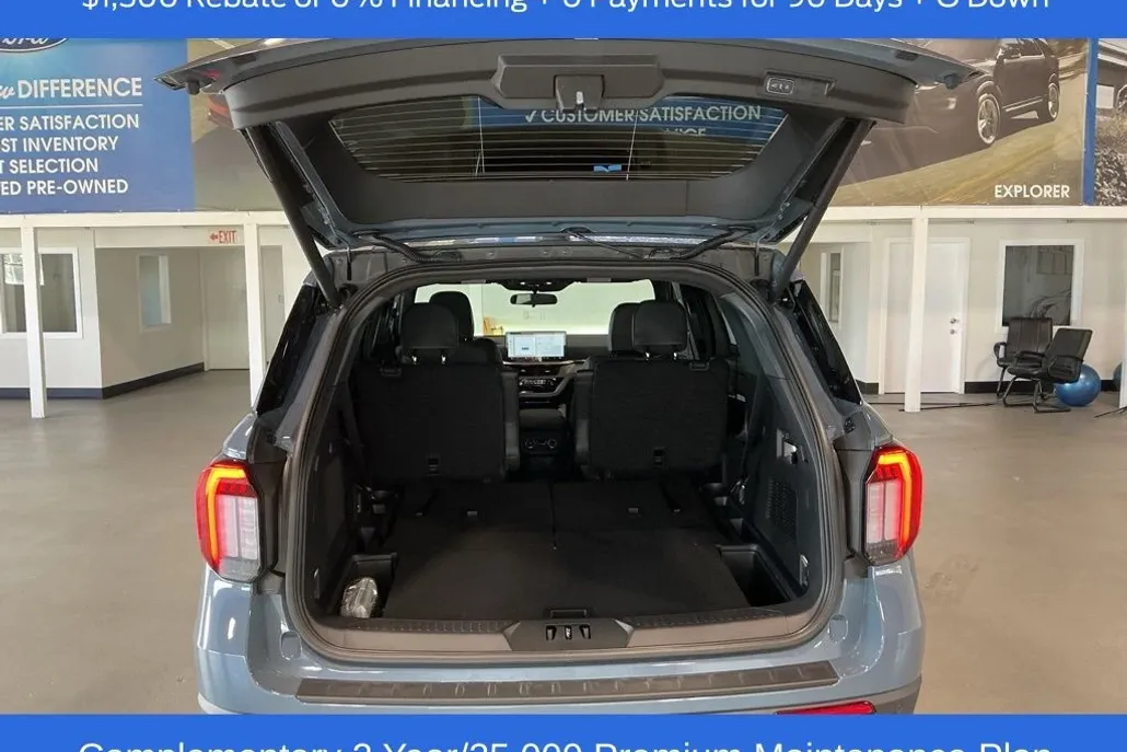 2025 Ford Explorer ST-Line photo 1