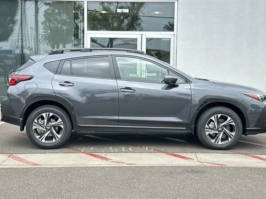 2025 Subaru Crosstrek Premium photo 1