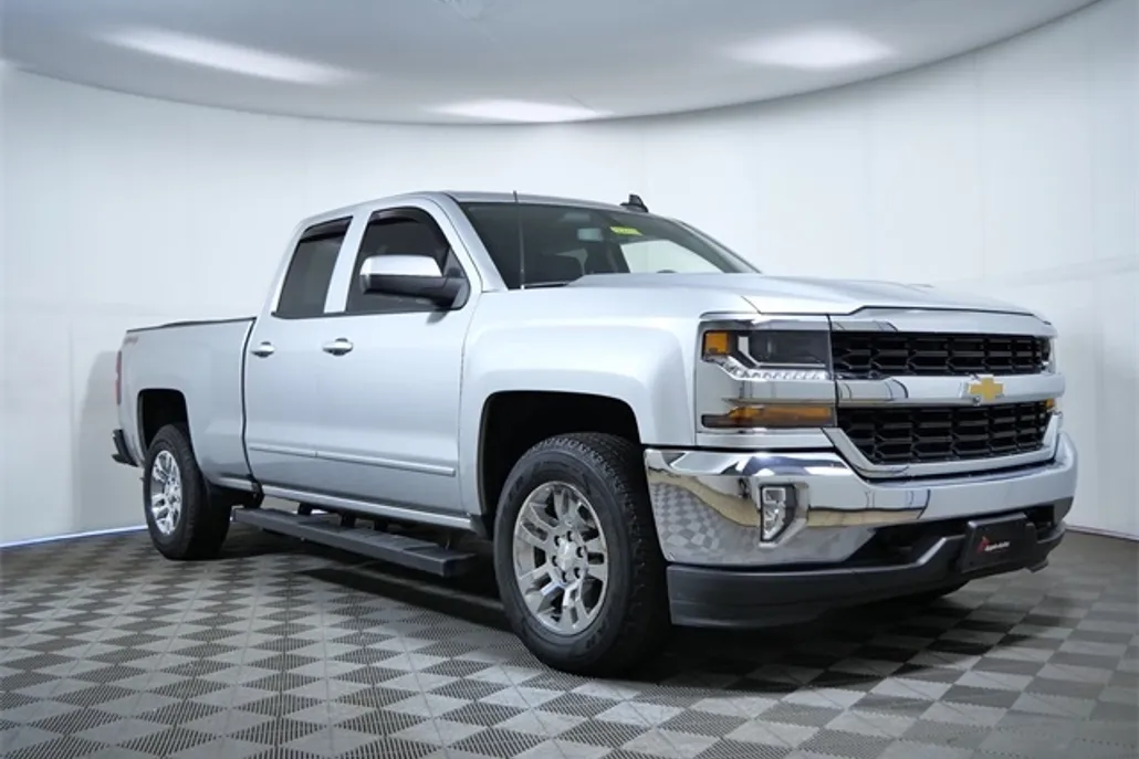 2017 Chevrolet Silverado 1500 LT photo 1