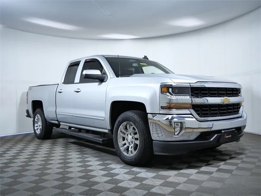 2017 Chevrolet Silverado 1500 LT photo 1