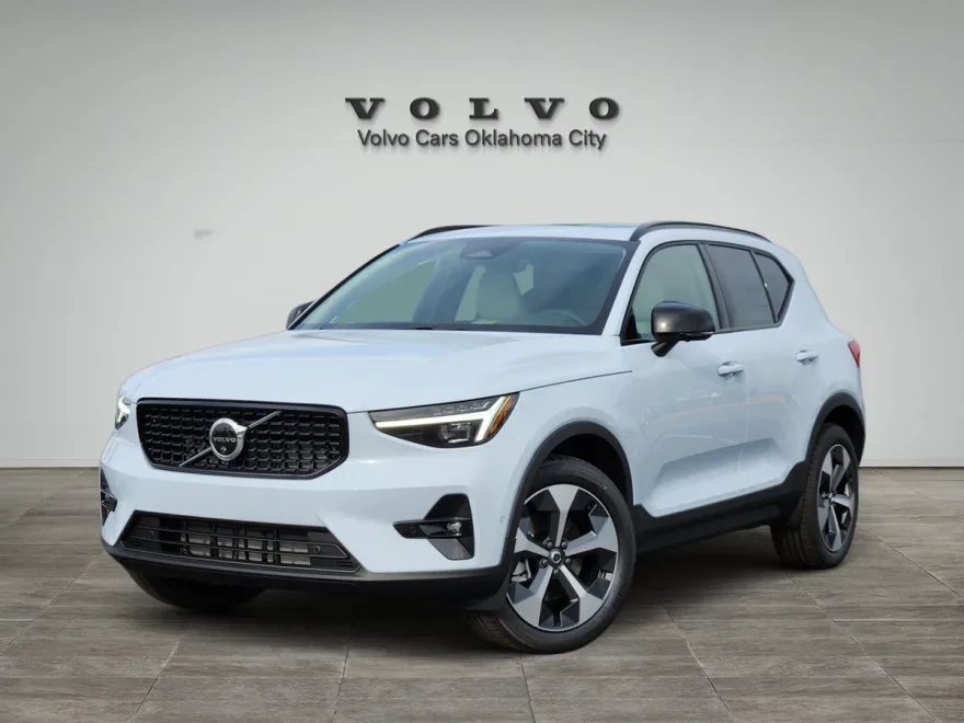 2026 Volvo XC40 AWD Plus photo 1