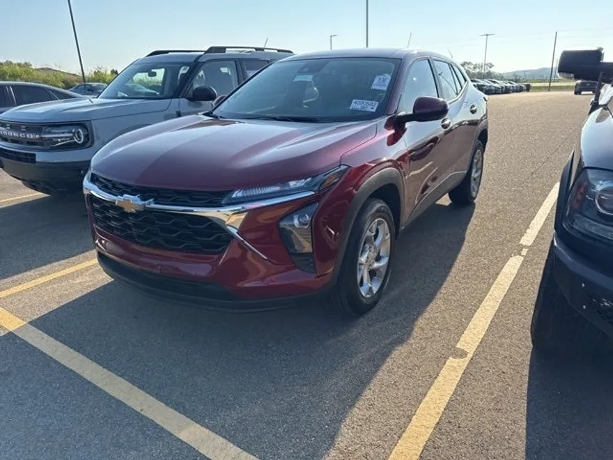 2025 Chevrolet Trax LS photo 1