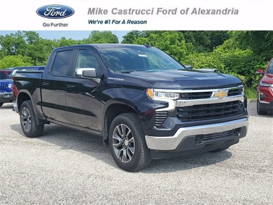 2022 Chevrolet Silverado 1500 LT photo 1