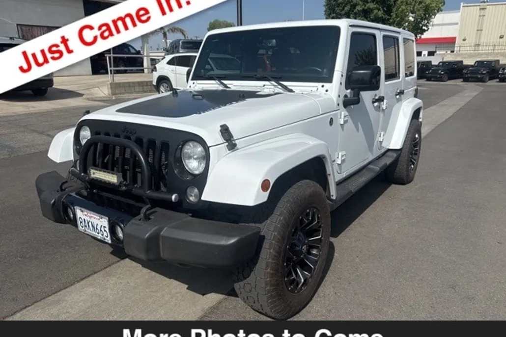 2014 Jeep Wrangler Unlimited Sahara photo 1
