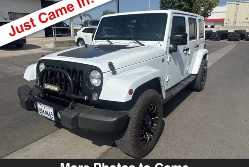 2014 Jeep Wrangler Unlimited Sahara photo 1