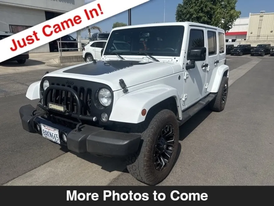 2014 Jeep Wrangler Unlimited Sahara photo 1